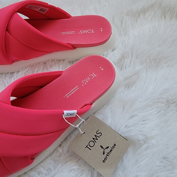 🔥SALE🔥 TOMS Women's, Alpargata Crossover Hot Pink Sandal size 8.5 - Picture 3 of 10